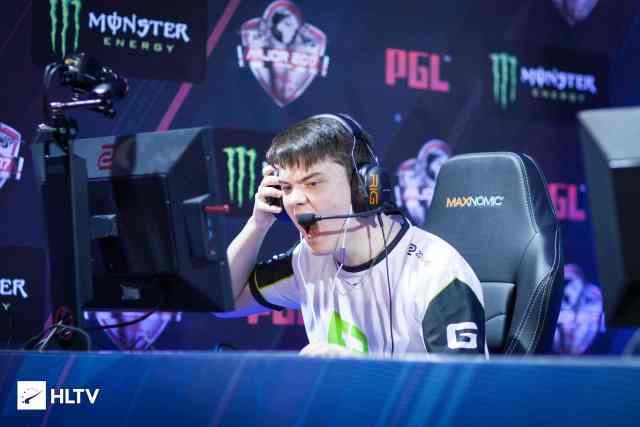 从俱乐部的 从俱乐部的